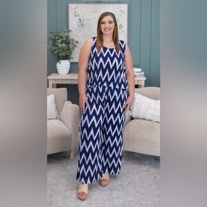Dear Scarlett Wrinkle Free Navy & White Chevron Sleeveless set